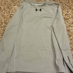 Under armour youth medium long sleeve